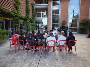 VIVERE LO STUPORE: LA SCUOLA OLIVER TWIST APERTA AGLI STUDENTI DELLE SCUOLE MEDIE 20 Cometa - VIVERE LO STUPORE: LA SCUOLA OLIVER TWIST APERTA AGLI STUDENTI DELLE SCUOLE MEDIE 19