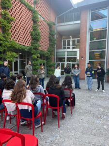 VIVERE LO STUPORE: LA SCUOLA OLIVER TWIST APERTA AGLI STUDENTI DELLE SCUOLE MEDIE 6 Cometa - VIVERE LO STUPORE: LA SCUOLA OLIVER TWIST APERTA AGLI STUDENTI DELLE SCUOLE MEDIE 5