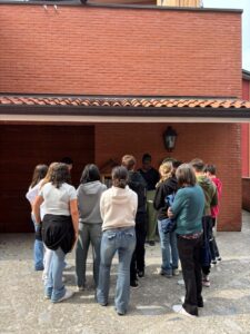 VIVERE LO STUPORE: LA SCUOLA OLIVER TWIST APERTA AGLI STUDENTI DELLE SCUOLE MEDIE 14 Cometa - VIVERE LO STUPORE: LA SCUOLA OLIVER TWIST APERTA AGLI STUDENTI DELLE SCUOLE MEDIE 13