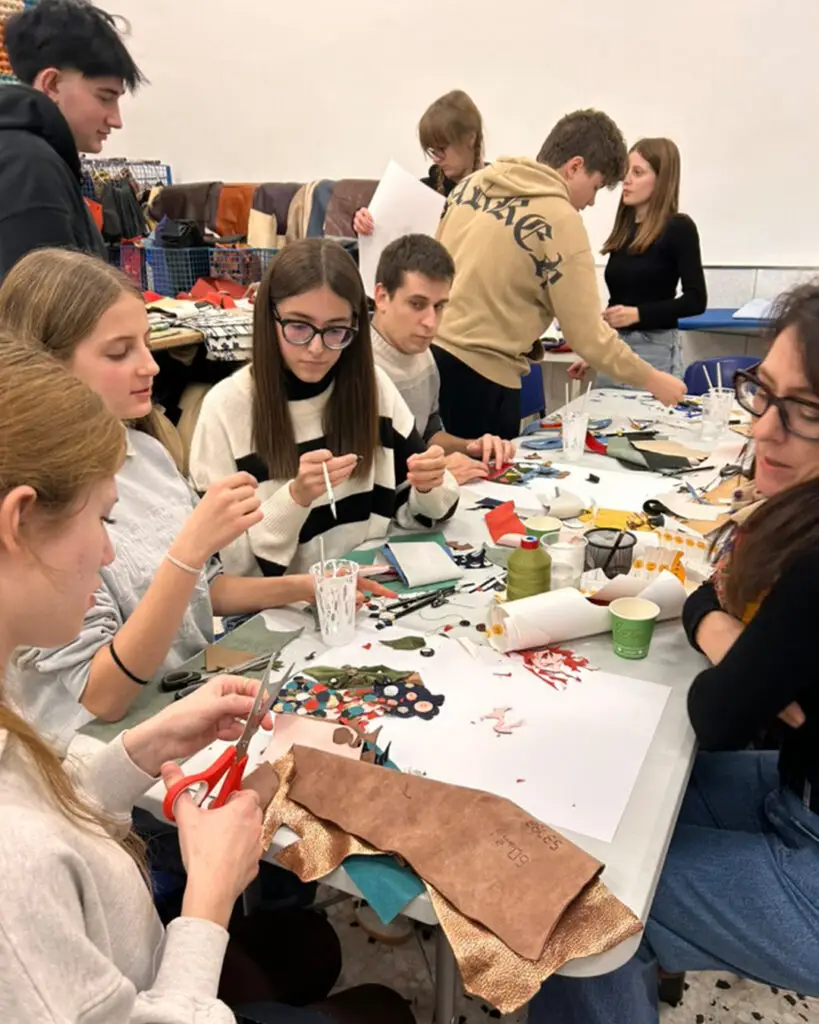 Cometa - Gli studenti del Liceo Artistico - Imprenditoriale Artigianale del Design a Matera: un viaggio tra creatività, inclusione e impresa. 15